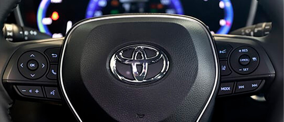 Toyota Corolla Cross Híbrida Controles en el volante