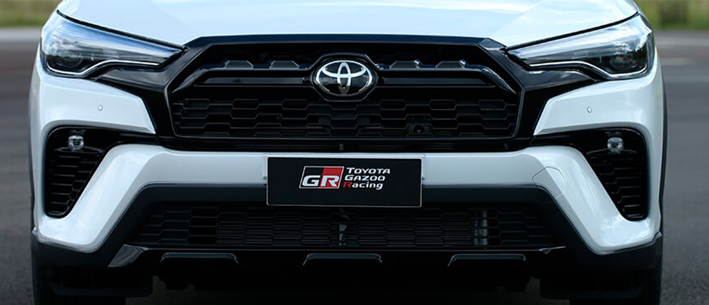 Toyota Corolla Cross GR La nueva Toyota Corolla Cross GR, combina perfectamente la deportividad y sofisticación. Además, la exclusividad de Toyota Corolla Cross GR se puede apreciar en cada rincón de este vehículo.
